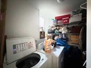 2121 N Albany Ave, Unit G in Chicago, IL - Building Photo - Building Photo