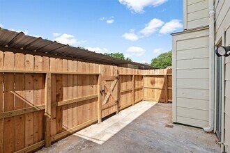 14215 Lost Meadow Ln in Houston, TX - Building Photo - Building Photo