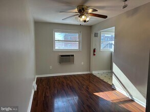 1961 Carter Rd in Folcroft, PA - Building Photo - Building Photo