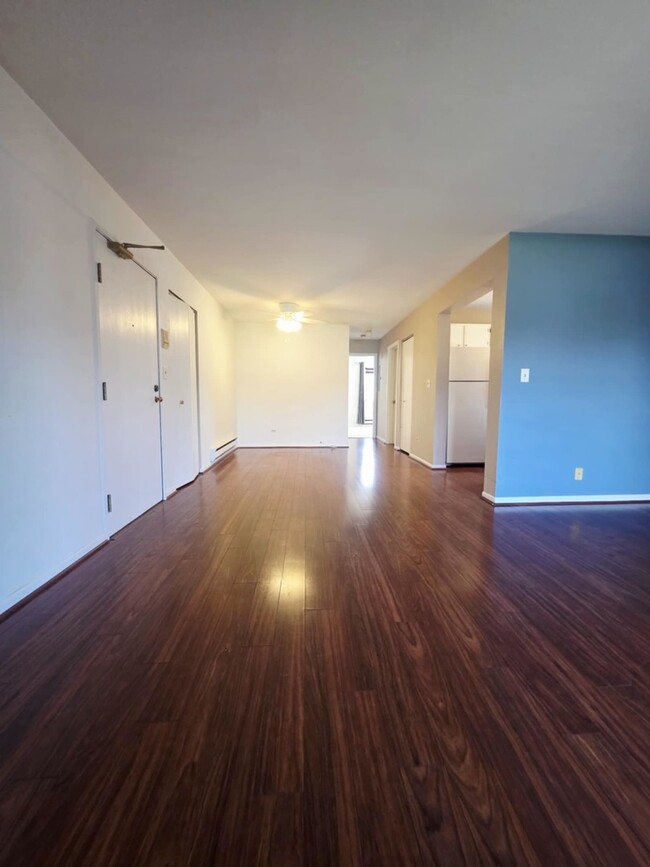 425 Berkshire Dr in Crystal Lake, IL - Building Photo - Building Photo