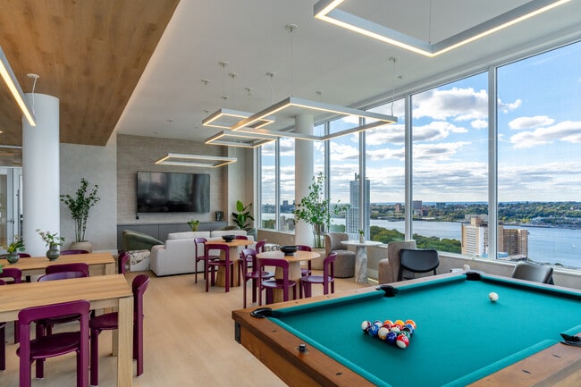 1440 Amsterdam Ave in New York, NY - Building Photo - Interior Photo