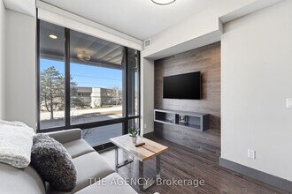 330 Phillip St in Waterloo, ON - Building Photo - Building Photo