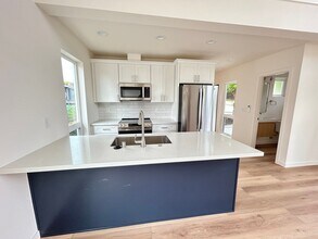 8024 36th Ave S in Seattle, WA - Building Photo - Building Photo