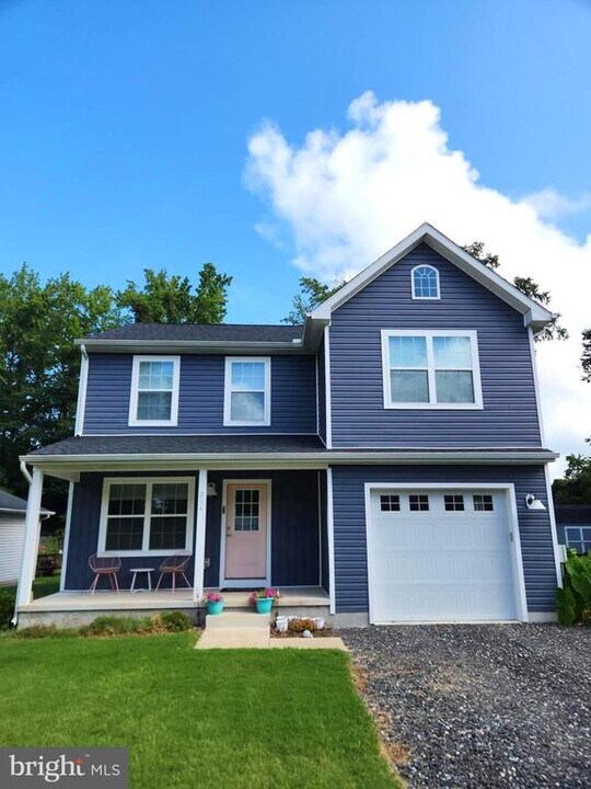 214 Oregon Rd in Stevensville, MD - Building Photo