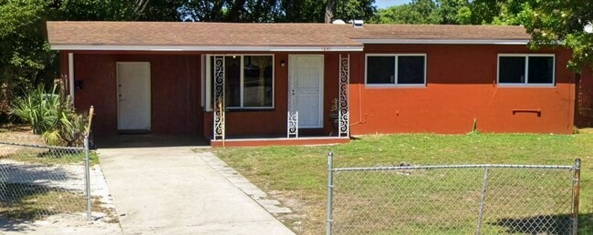 1841 Lauderdale Manor Dr in Fort Lauderdale, FL - Building Photo - Building Photo