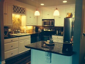 500 Cagney Ln, Unit 109 in Newport Beach, CA - Building Photo - Building Photo