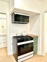 2122 Navarro Ave in Altadena, CA - Building Photo