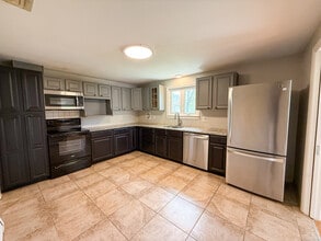 115 Fuller Dr in West Hartford, CT - Building Photo - Building Photo