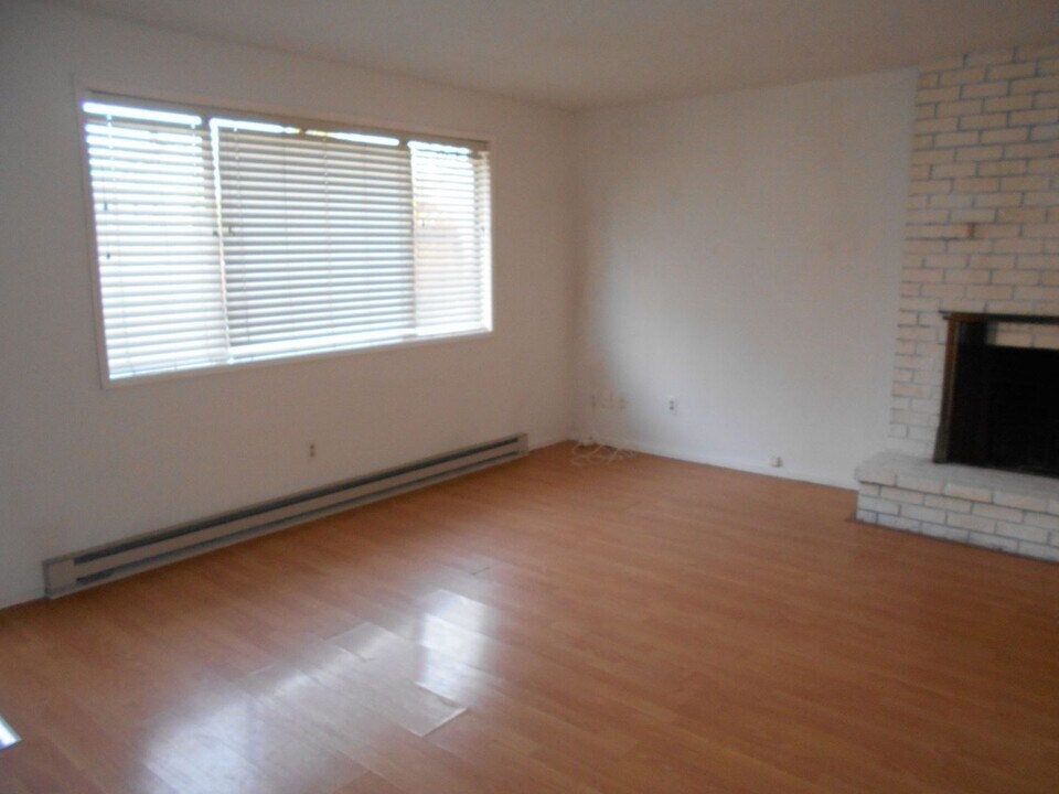 1120 SE 45th Ave in Portland, OR - Building Photo
