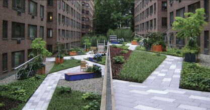 420 E 64th St, Unit W7H in New York, NY - Foto de edificio - Building Photo