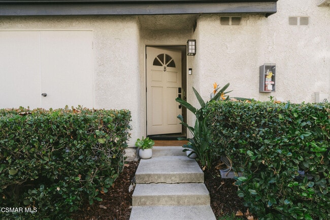 5716 Skyview Way in Agoura Hills, CA - Building Photo - Building Photo