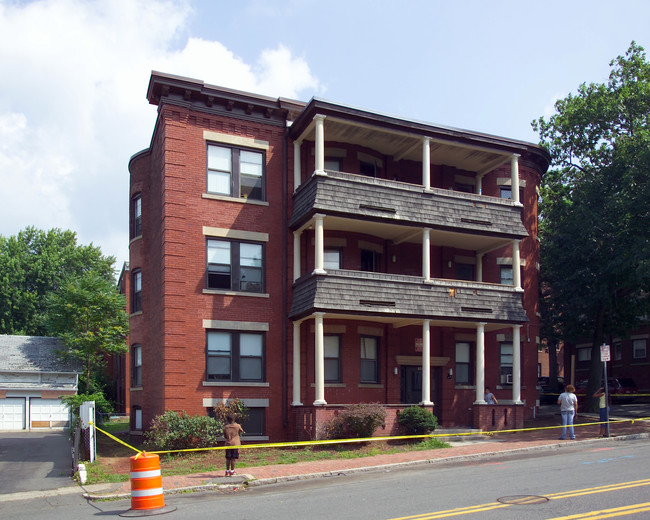 866 Worthington St in Springfield, MA - Foto de edificio - Building Photo