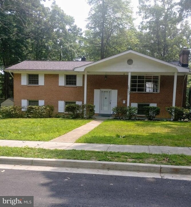 10107 Forest Ave in Fairfax, VA - Building Photo