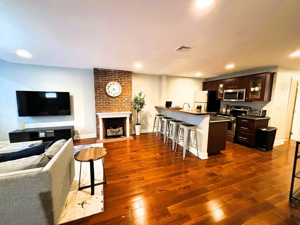 60 Exeter St, Unit 2 in Quincy, MA - Building Photo