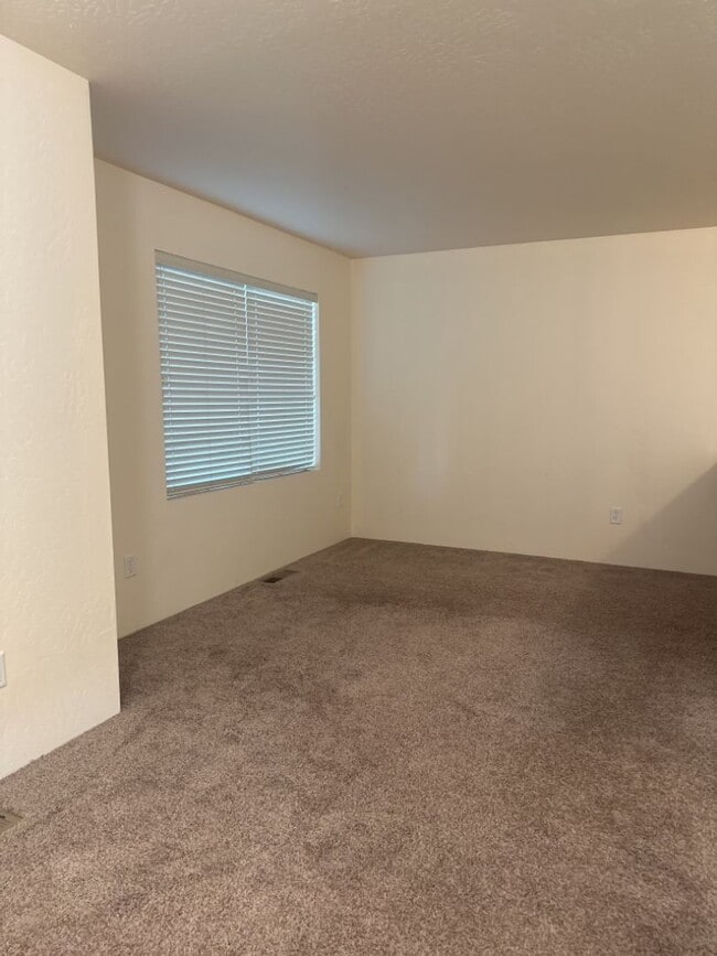 7673-7677 24th St in White City, OR - Building Photo - Building Photo