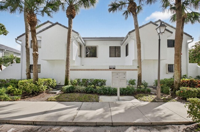 15322 Strathearn Dr in Delray Beach, FL - Building Photo - Building Photo