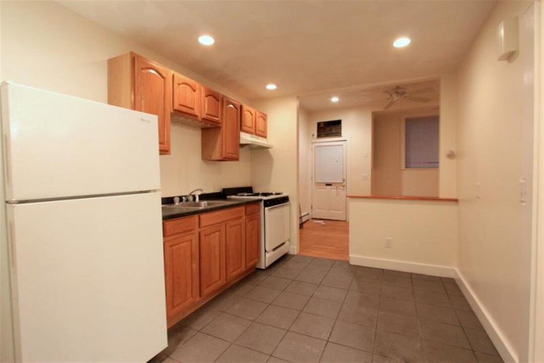302 Highland Ave in Somerville, MA - Building Photo