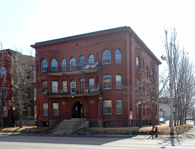 623-627 E Franklin Ave in Minneapolis, MN - Building Photo - Building Photo