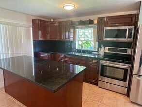 2255 SW 26th St in Miami, FL - Building Photo - Building Photo