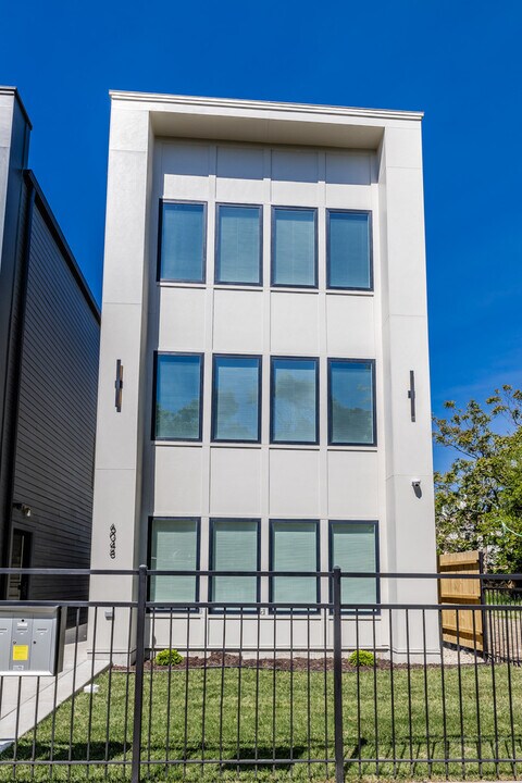 6048 S Eberhart Ave in Chicago, IL - Building Photo