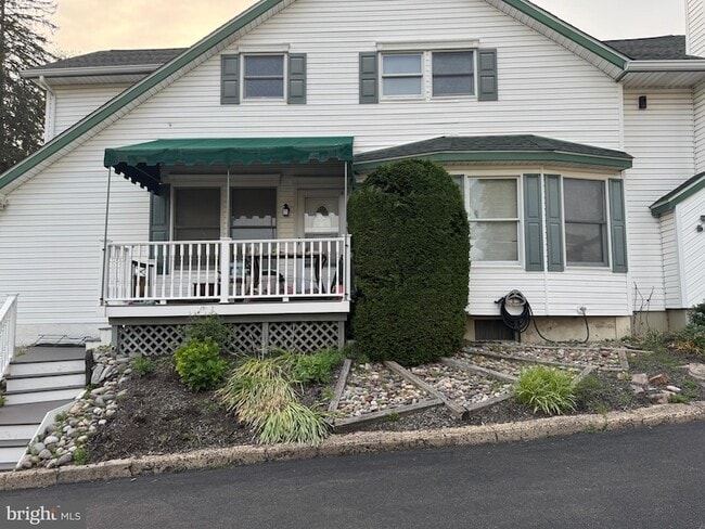 property at 633 Hampton Ave