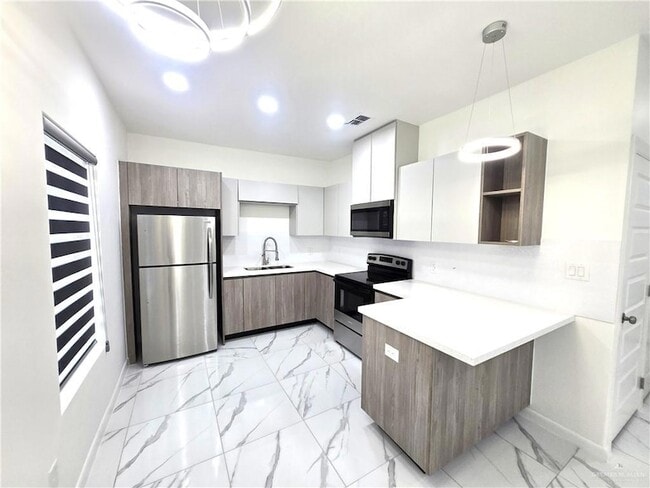 3201 Magdalena St, Unit 3 in Mission, TX - Building Photo - Building Photo