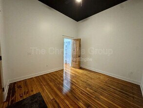 209 W Main St in Ottawa, IL - Foto de edificio - Building Photo