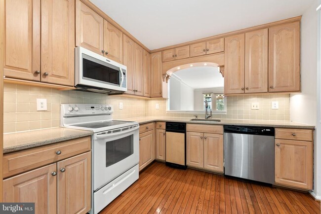 2023 Chadds Ford Dr in Reston, VA - Building Photo - Building Photo