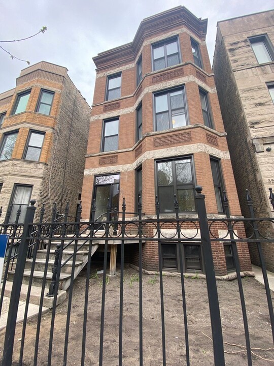 3515 N Sheffield Ave, Unit 1F in Chicago, IL - Foto de edificio