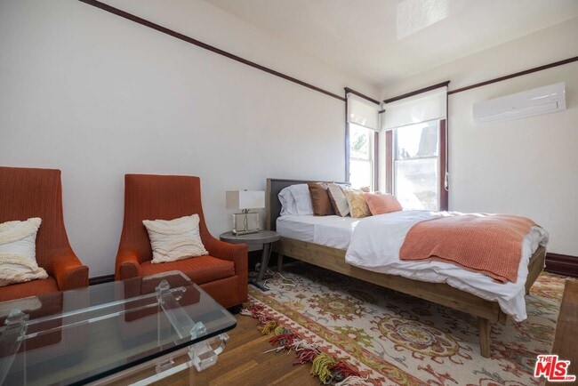 property at 824 S Bonnie Brae St