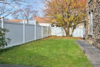 300 Soundview Ave in Fairfield, CT - Building Photo - Building Photo