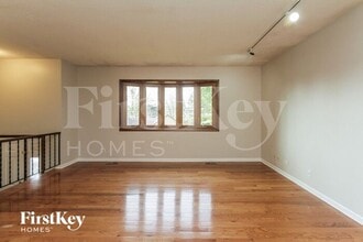325 Ramble Rd in Lake In The Hills, IL - Building Photo - Building Photo