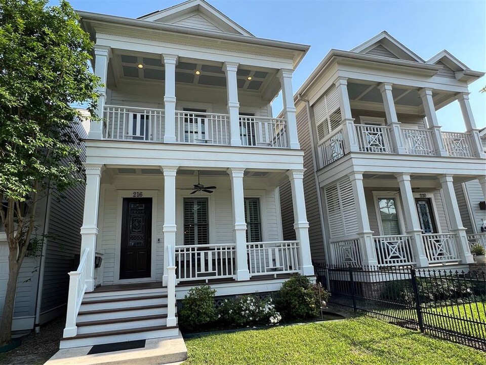 216 W 24th St in Houston, TX - Foto de edificio