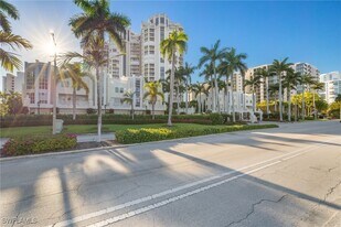 4021 Gulf Shore Blvd N in Naples, FL - Building Photo