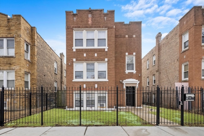property at 4449 W Walton St