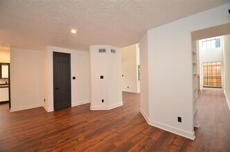 1425 Nantucket Dr in Houston, TX - Building Photo - Building Photo