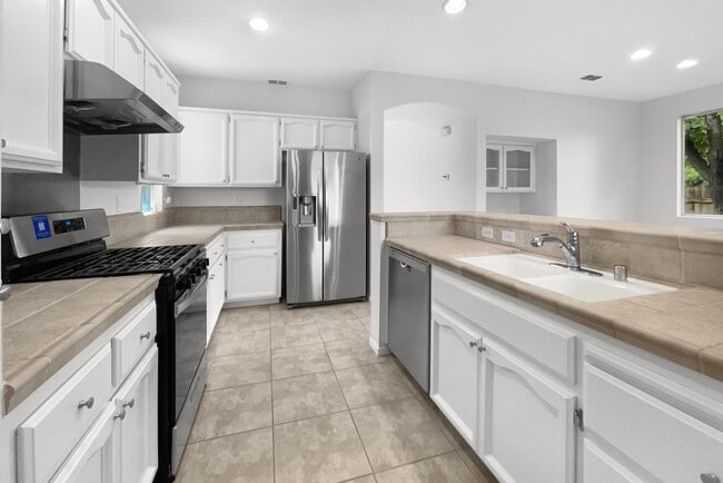 9385 Bennoel Way in Elk Grove, CA - Building Photo - Building Photo