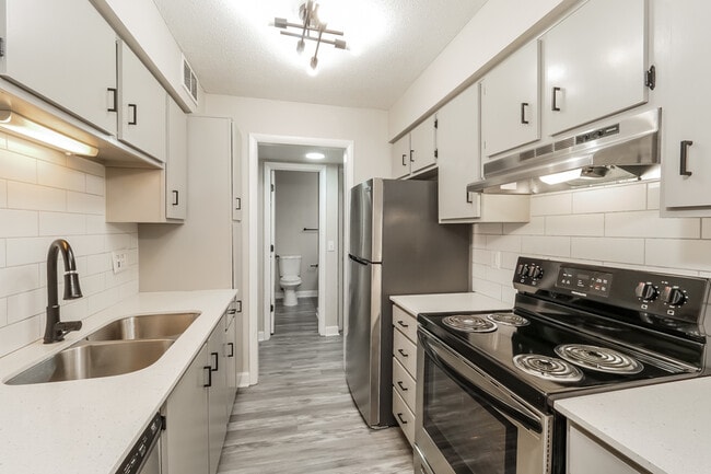 Hunter's Glen Apartments in Kansas City, MO - Building Photo - Building Photo