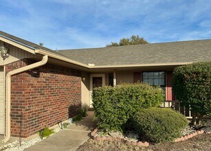 1103 NW Willow Pl in Lawton, OK - Building Photo - Building Photo