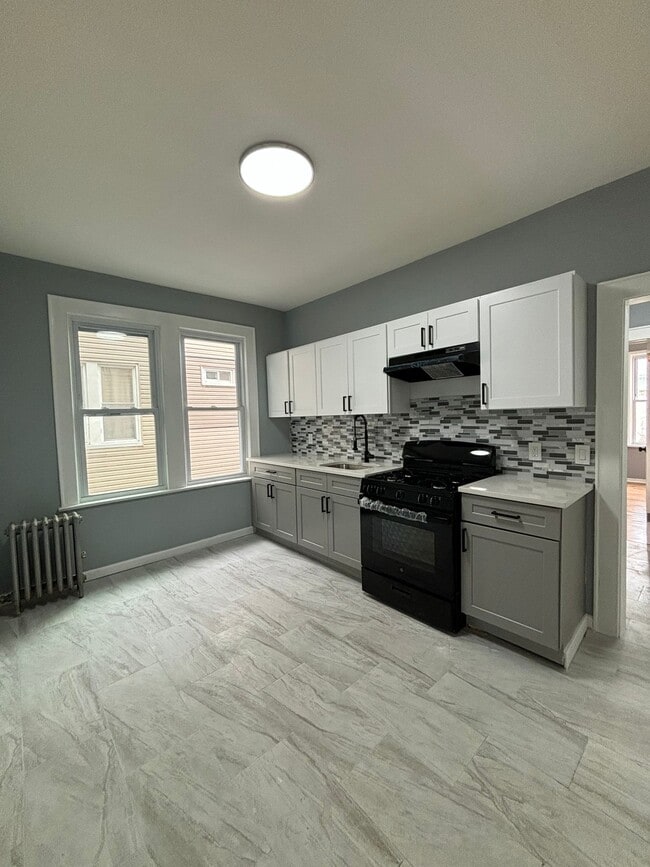 25 Underwood St, Unit 1L