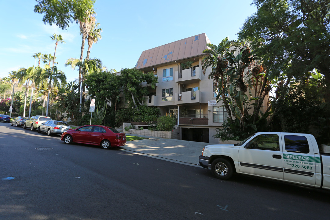 1532 N Hayworth Ave in Los Angeles, CA - Foto de edificio