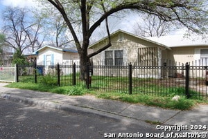 1823 Clower in San Antonio, TX - Building Photo - Building Photo