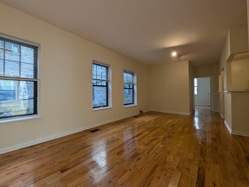 658 W Cornelia Ave, Unit 11 in Chicago, IL - Foto de edificio