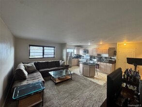 25 Elizabeth St in Oyster Bay, NY - Building Photo - Building Photo