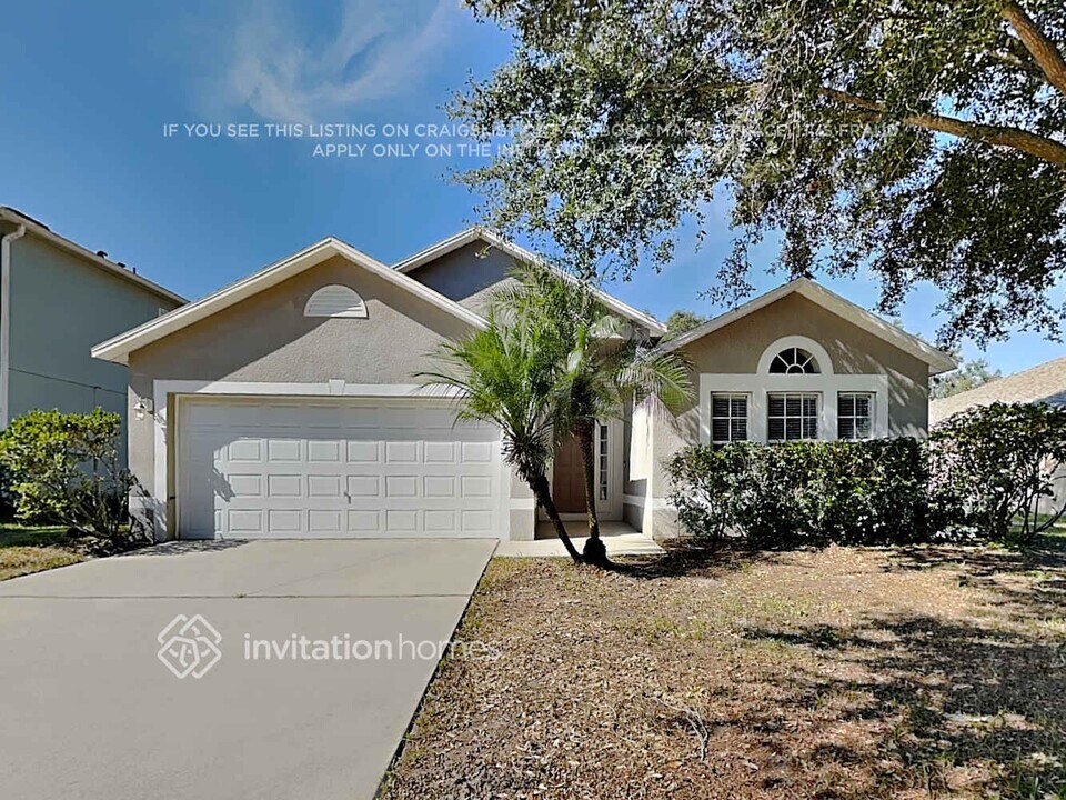 527 Stonewall Ave in Haines City, FL - Foto de edificio