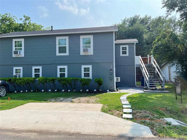 305 S Preston St in Ennis, TX - Building Photo