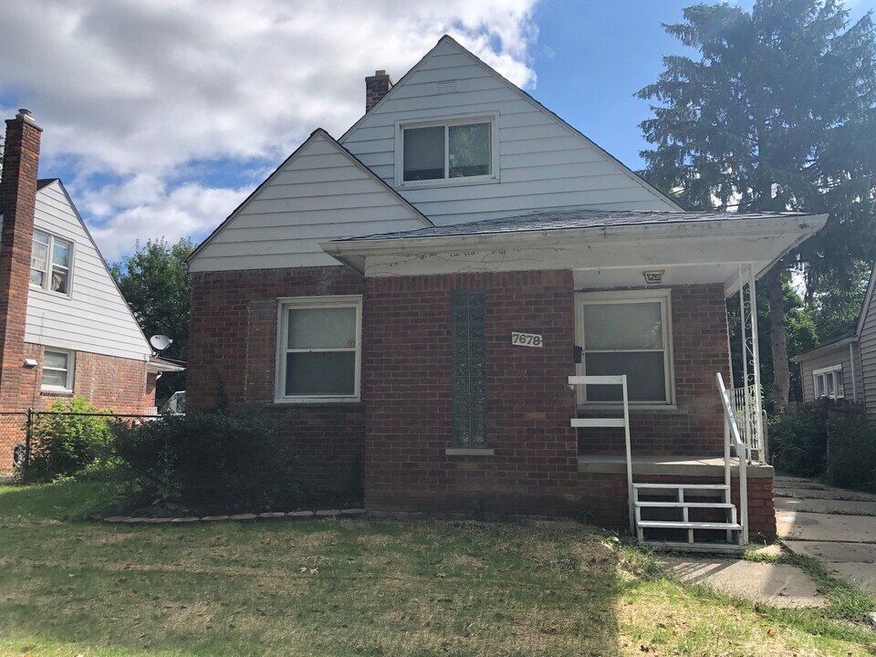 7678 W Parkway St in Detroit, MI - Building Photo