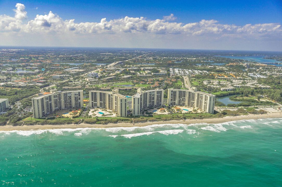 300 Ocean Trail Way in Jupiter, FL - Foto de edificio