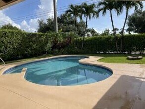 1250 Barnstaple Cir in Wellington, FL - Building Photo - Building Photo