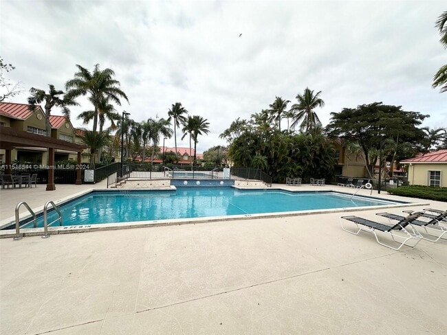 18328 NW 68th Ave-Unit -D-210 in Hialeah, FL - Building Photo - Building Photo